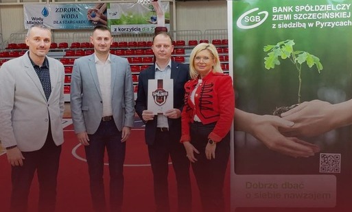 Zdjęcie do Gramy razem! Bank Sp&oacute;łdzielczy Ziemi Szczecińskiej wspiera Sp&oacute;jnię Stargard 